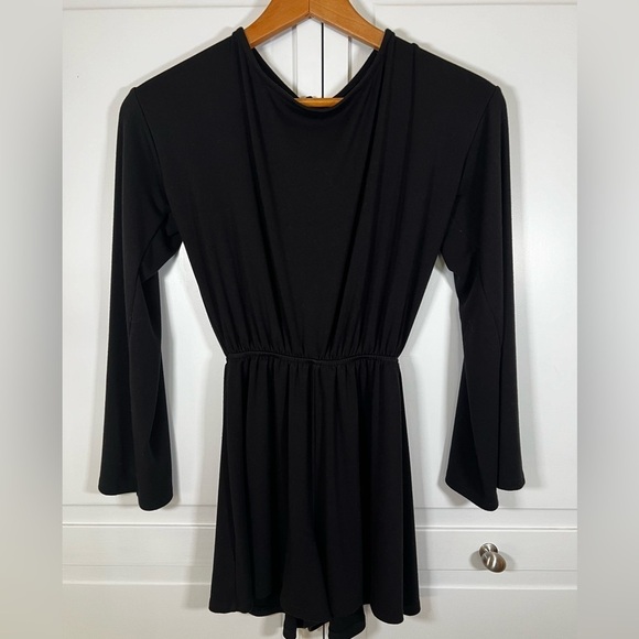 Lulus | NWOT | Long Sleeve | Open Back | Short | Romper | Black | XS‎ - Picture 2 of 7